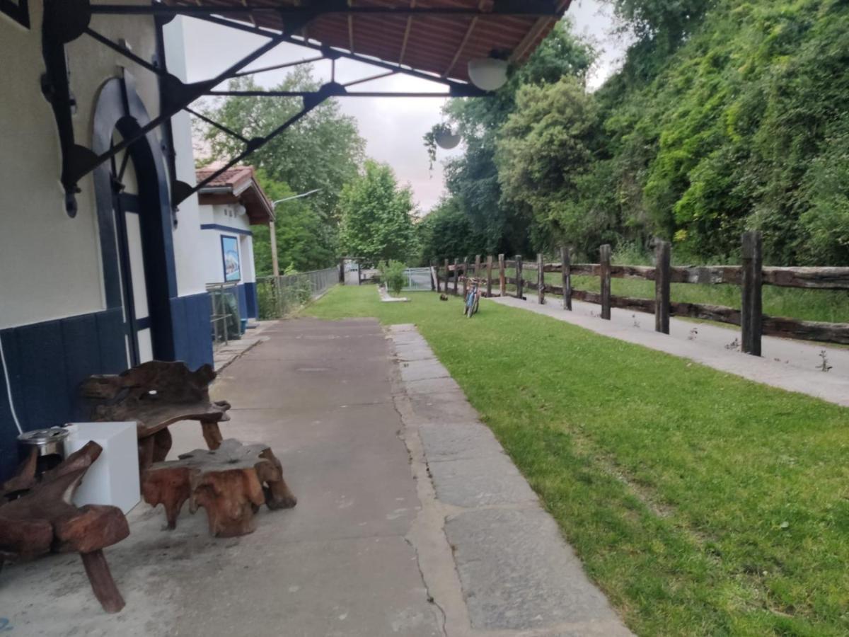 Castro Urdiales - La Vieja Estacion - Cerca De Bilbao Pension Buitenkant foto