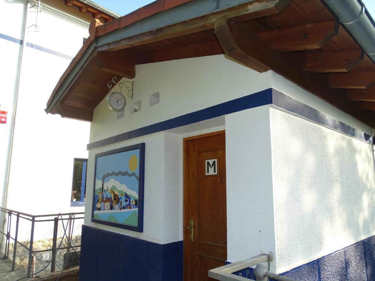 Castro Urdiales - La Vieja Estacion - Cerca De Bilbao Pension Buitenkant foto